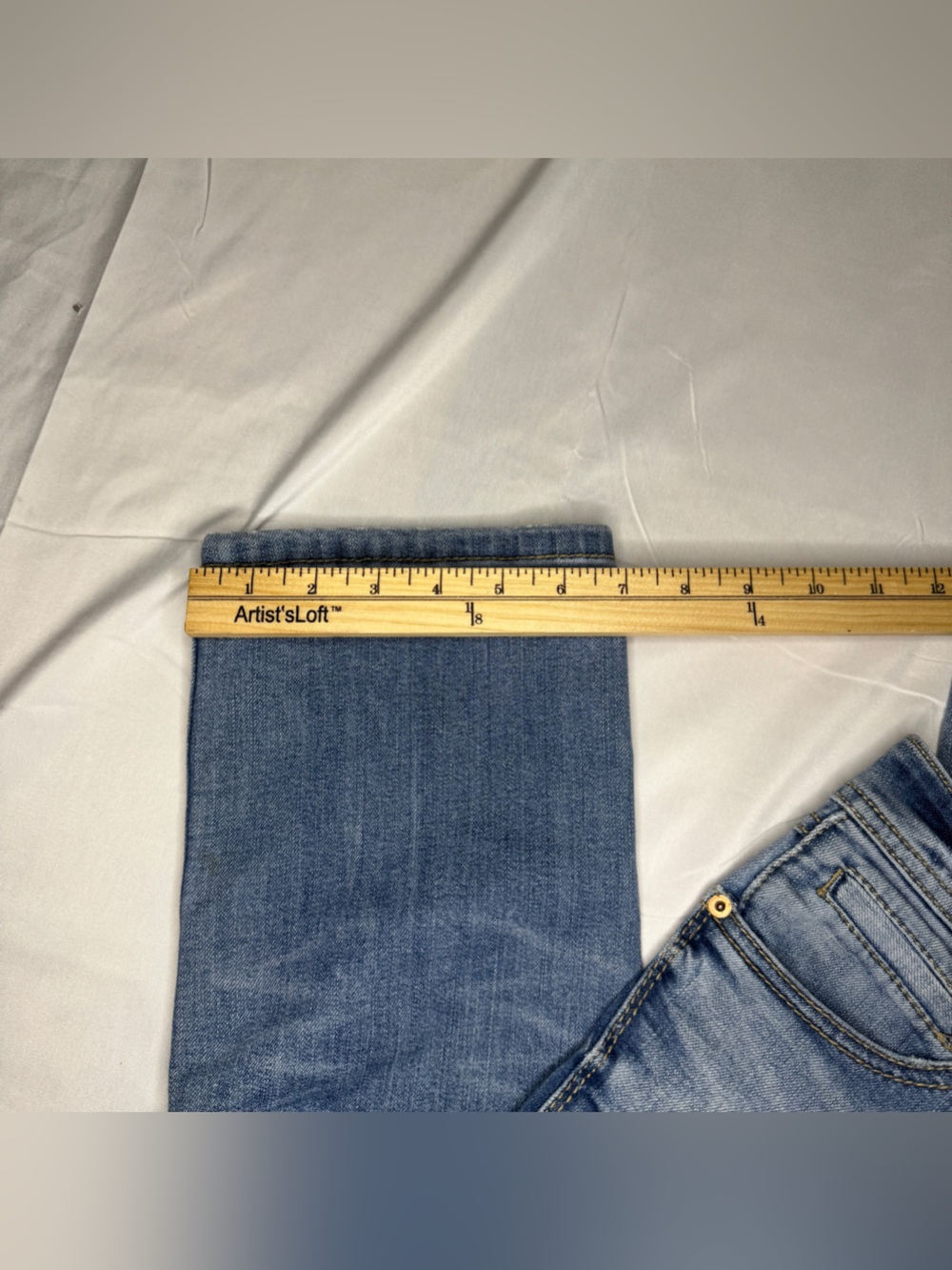 Y2K Low Rise Capris - Picture 8 of 10